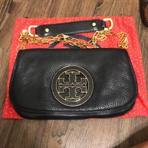 Tory Burch Amanda Pebble Logo Clutch Black